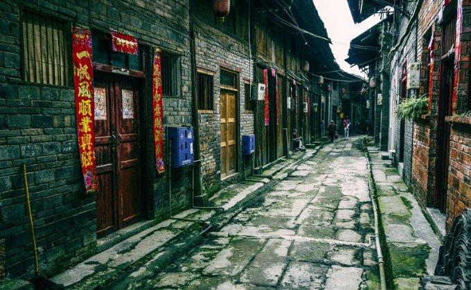 “号曰隆中“，你为什么飘来飘去？你在“襄阳城西二十里”吗？